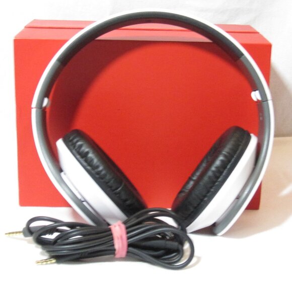 Beats Headphones Studio Over Ear - Picture 1 of 6